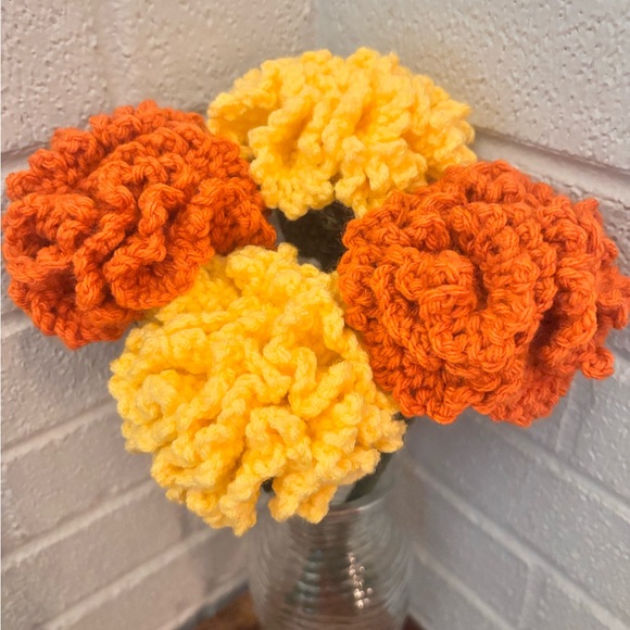 Handmade 4 Crochet Carnations - Picture 2 of 2
